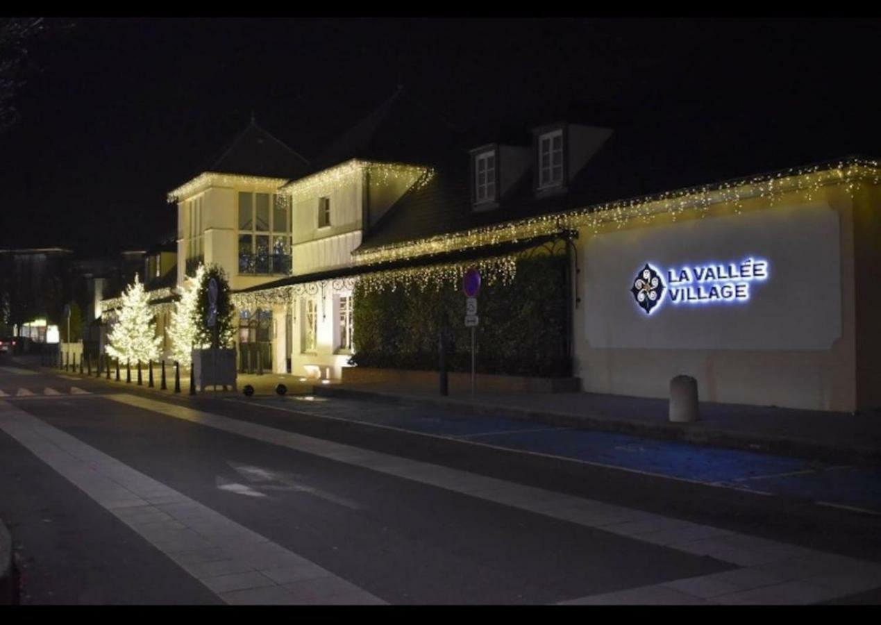Studio A 1 Kilometre De Disneyland Paris Монтеврен Екстериор снимка